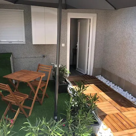 Con Jardin Y Garaje Apartment