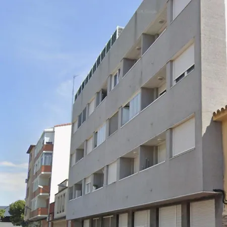 Con Jardin Y Garaje דירה