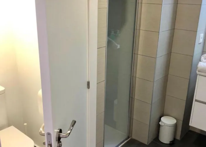 Con Jardin Y Garaje 아파트 사라고사