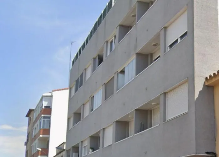 Con Jardin Y Garaje 아파트